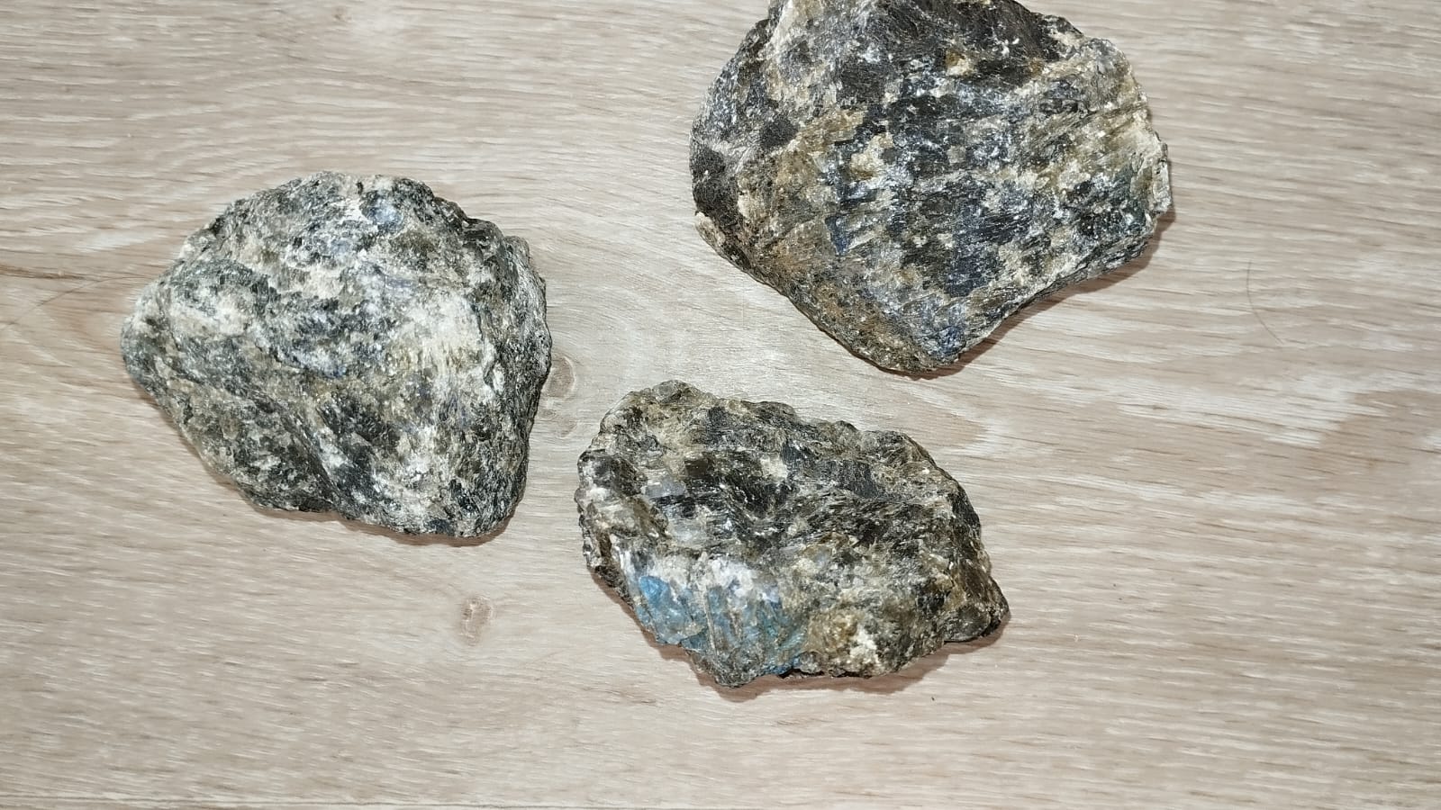 Labradorite Brute – Pierre de Protection Naturelle